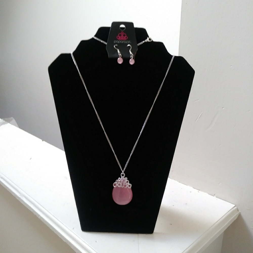 Nightgown and cap necklace